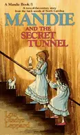 Book cover of Mandie and the secret tunnel