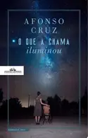 Book cover of O que a chama iluminou