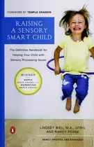 Book cover of Raising a sensory smart child
