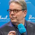 Photo of Douglas Kennedy