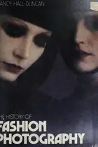 Book cover of The history of fashion photography