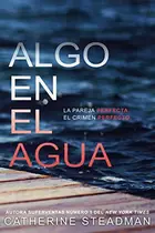 Book cover of Algo en el agua