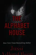 Book cover of The alphabet house