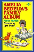 Book cover of Amelia Bedelia's Family Album