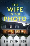Book cover of The Wife in the Photo